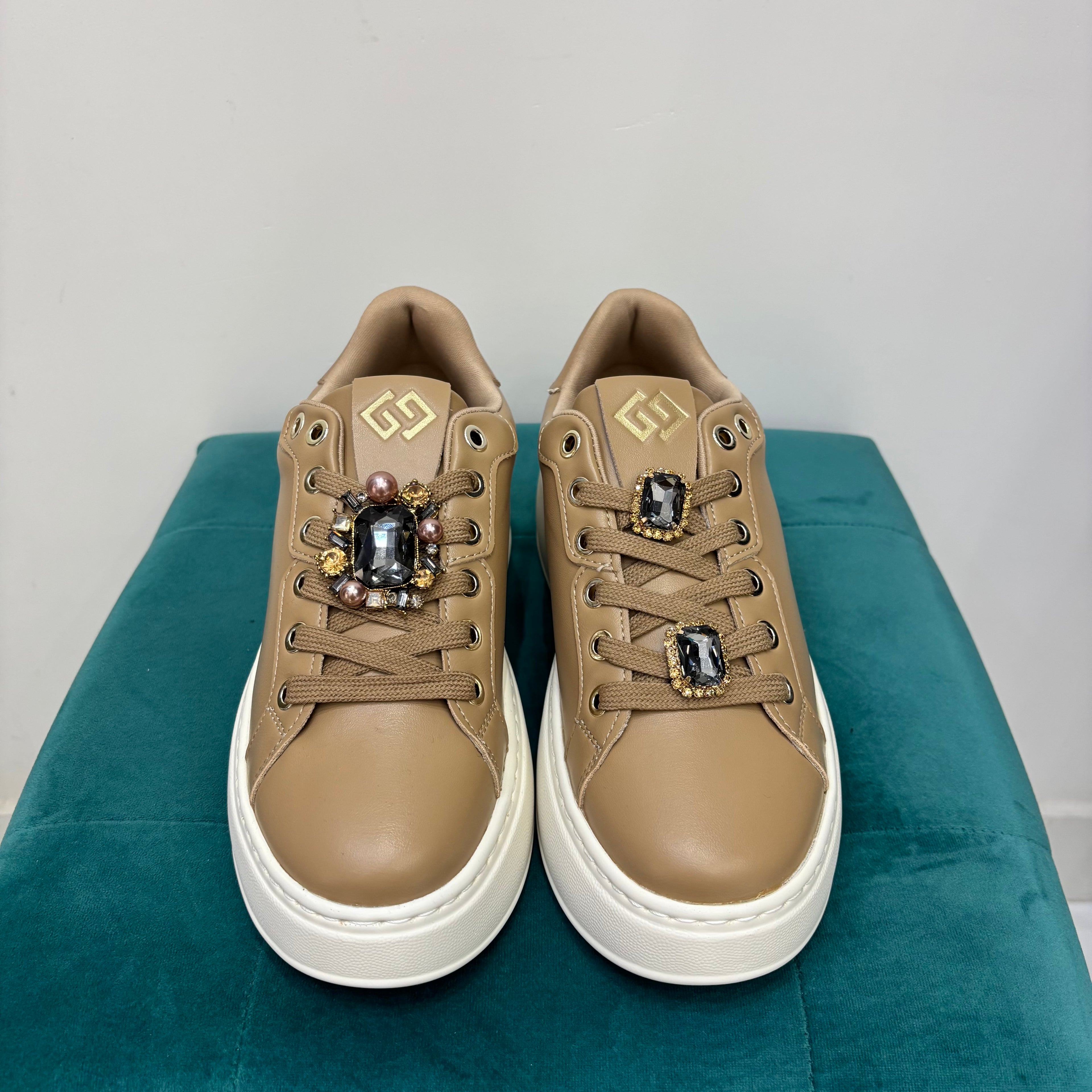 platform camel front