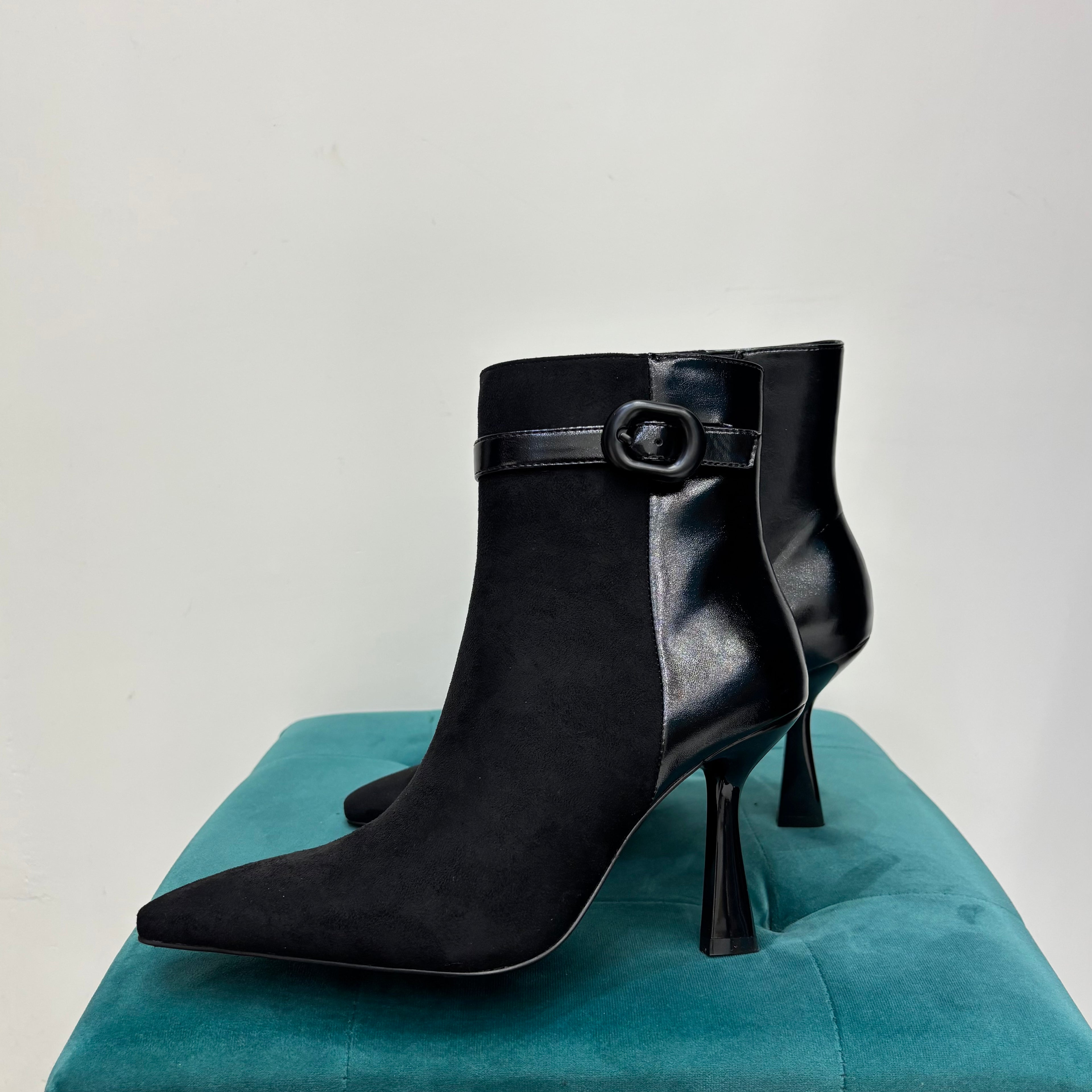 Stivaletti Camoscio Punta